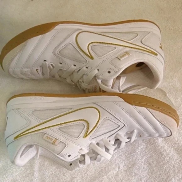 LIKE NEW Nike SB Gato Style Code: AT4607-100 White/Gold Size 8 - Picture 8 of 8